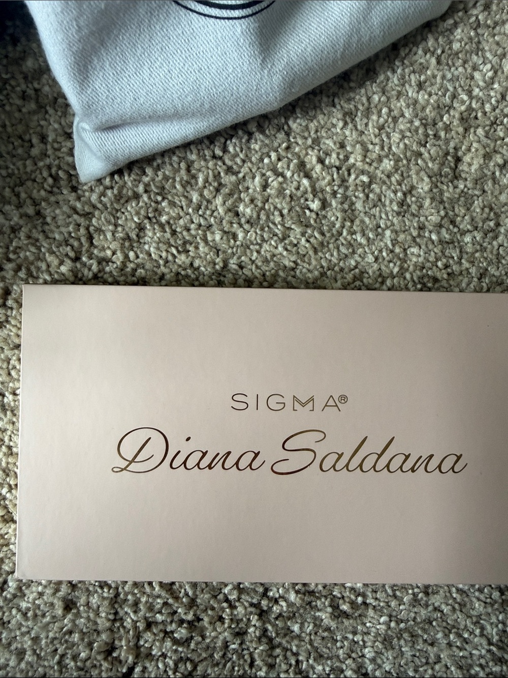 Sigma Beauty Diana Saldana Palette - Cream and Gold Packaging